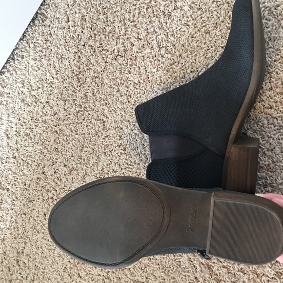 Kensie brand, Gray leather booties- size 8 - Picture 3 of 5